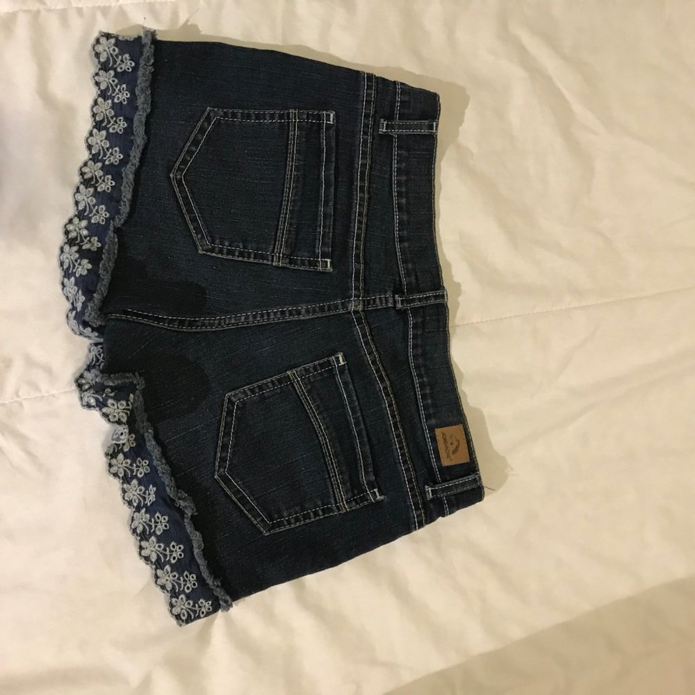 Shorts - Picture 3 of 5